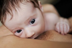Dolori in allattamento: quali sono e come curarli