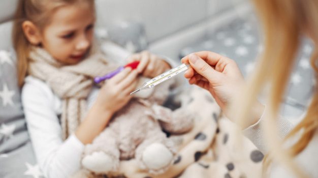 Vaccino antinfluenzale: ecco perché si raccomanda a bambini piccoli e donne in dolce attesa