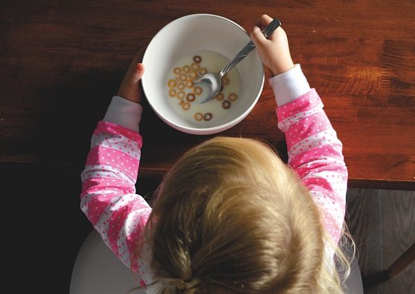 Studio canadese: bere latte intero ridurrebbe nei bambini il rischio obesità