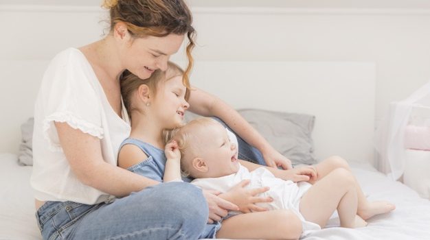 Emergenza Covid, per il 74% delle mamme è aumentato il lavoro domestico