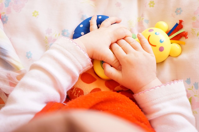 Giochi per neonati: i consigli della pediatra