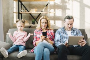 Smartphone e relazione genitori-figli: come influisce sul benessere psicologico